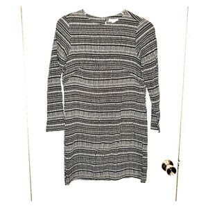 3/$20 Sale H&M Black and White Print Tunic Top